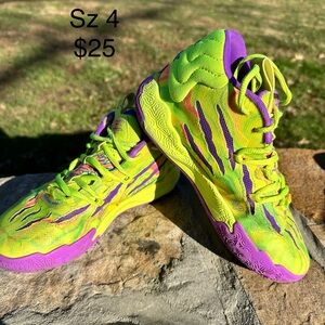 🏀Used Condition Kids Neon Green & Purple Sneakers - Size 4
